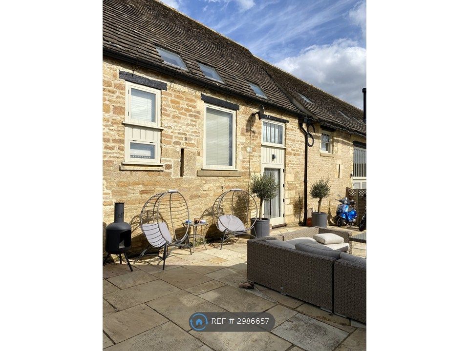 Property photo 1 of 8 Exterior / Courtyard