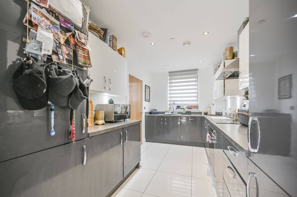 Property photo 2 of 22