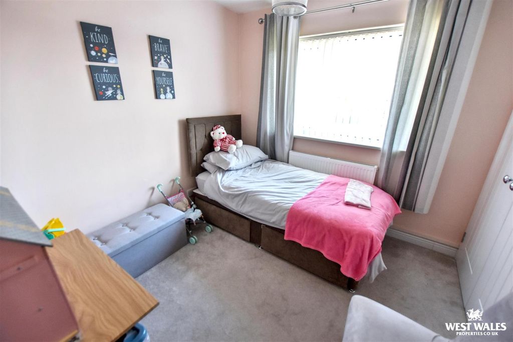 Additional image 12 of 3 bed detached bungalow for saleGateholm Avenue, Milford Haven SA73