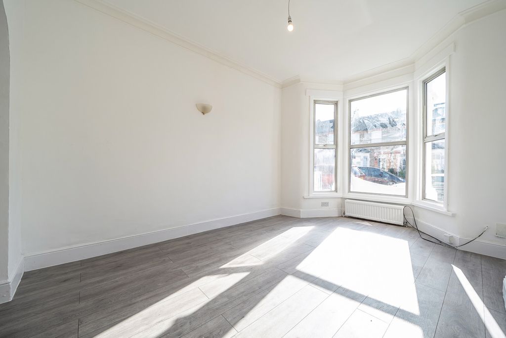 Property photo 2 of 17 1420926-9-699ee38...