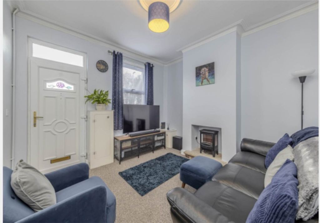 Property photo 2 of 8