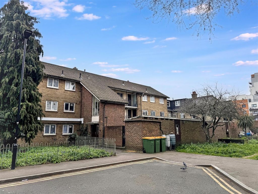 Property photo 1 of 9 Exterior