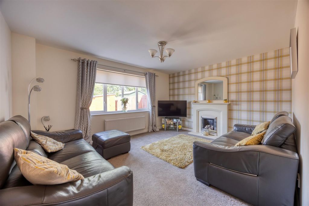 Property photo 3 of 27 74_Waverley_Park_Kirkintilloch_007.Jpeg