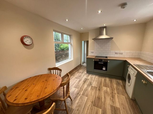 Property photo 1 of 4 Kitchen
