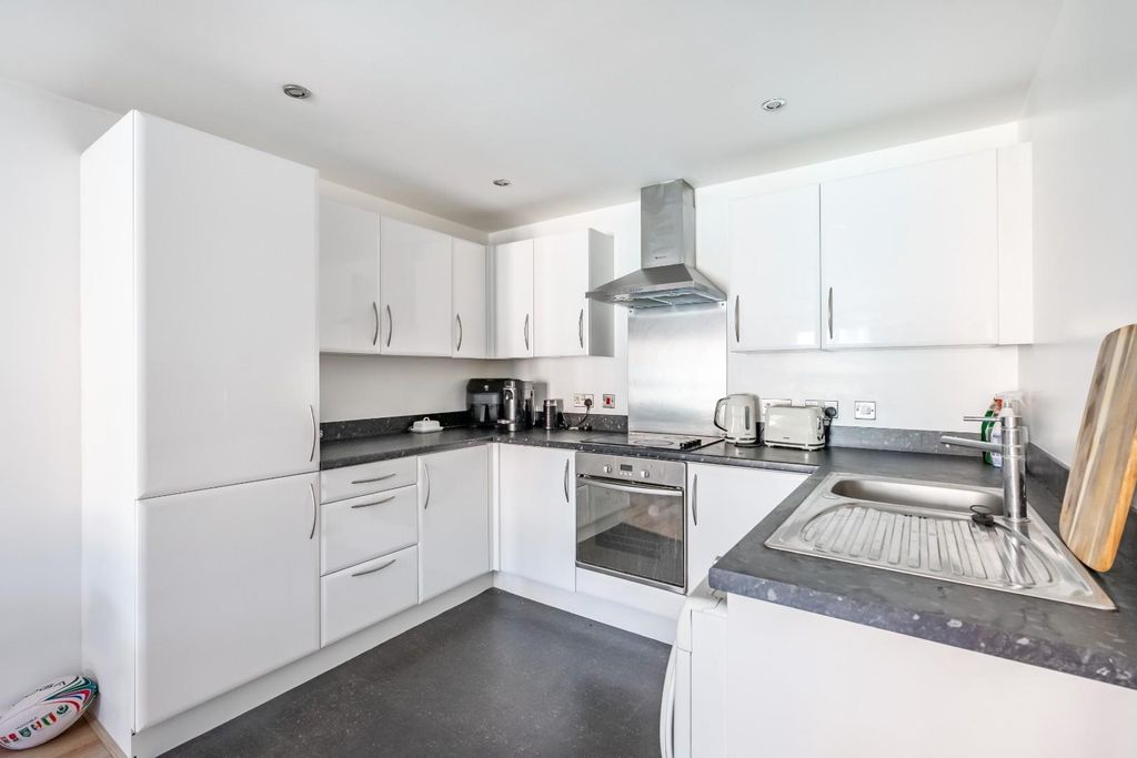 Property photo 3 of 14 6Lh-4.Jpg