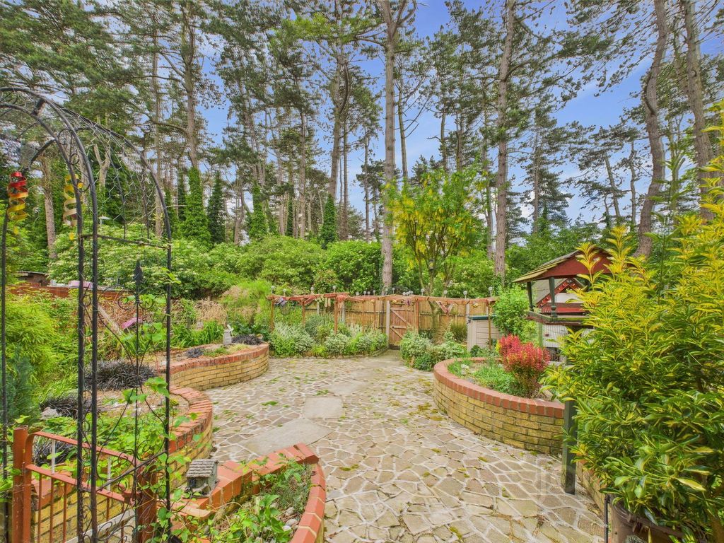 Property photo 2 of 11