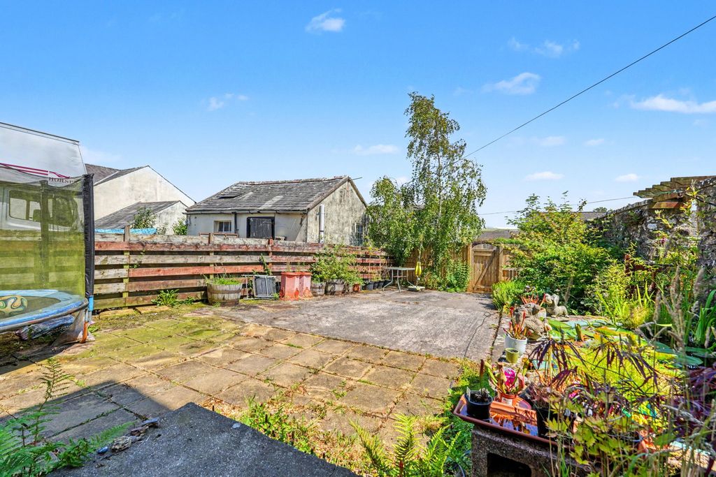 Property photo 2 of 22