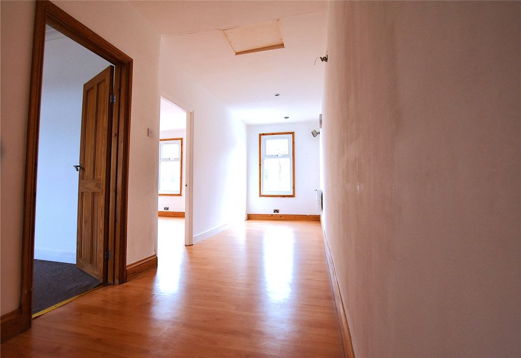 Property photo 2 of 18 Picture No. 12