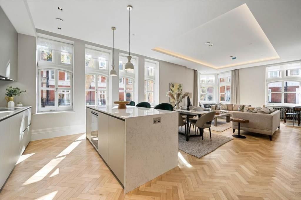 Property photo 2 of 12 1759758930095-Ff8cd0A2-14A8-466F-82F0-c7B053d86d20