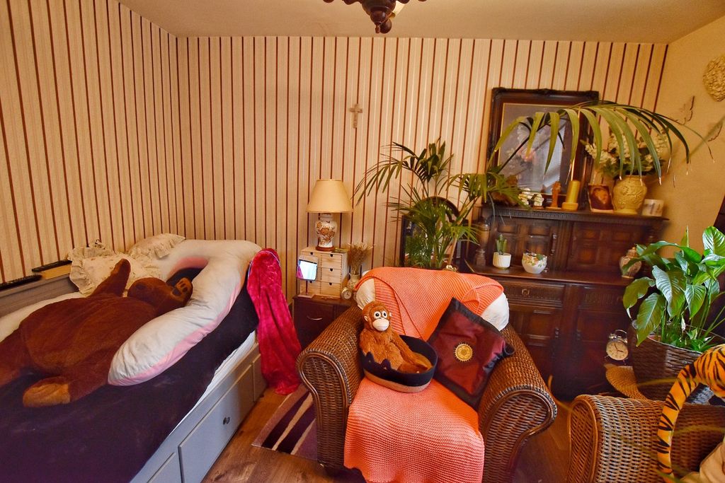Property photo 3 of 10 Lounge