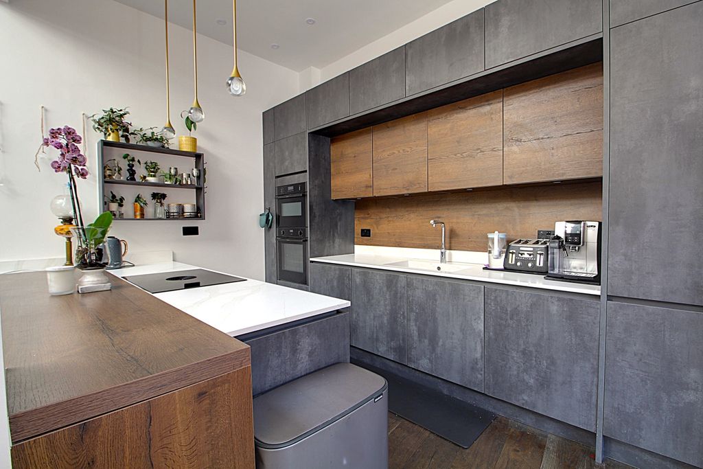 Property photo 2 of 16 Kitchen 2