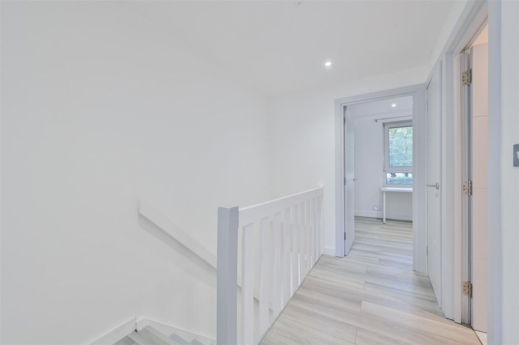 Property photo 3 of 7 Hallway 2.Jpeg