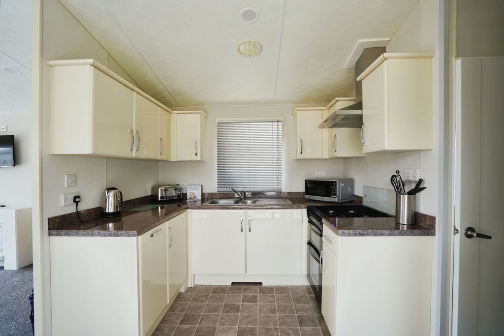 Property photo 3 of 30 Pbox-Img.Jpg
