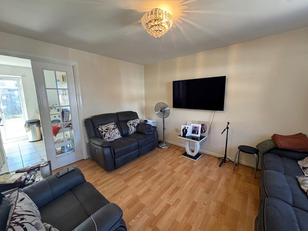 Property photo 3 of 11 Gallery
