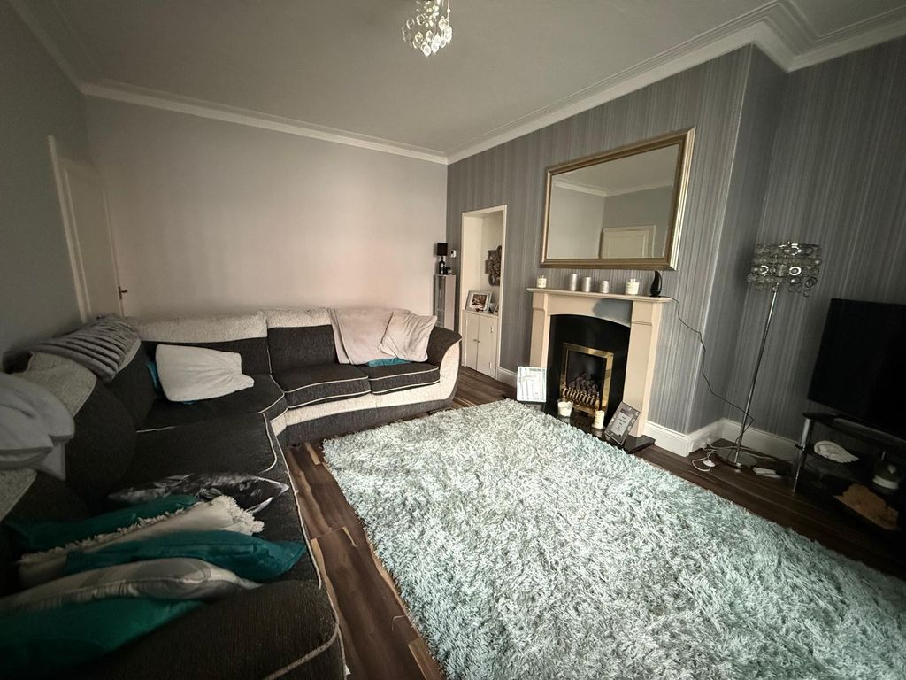 Property photo 2 of 7 Living Room