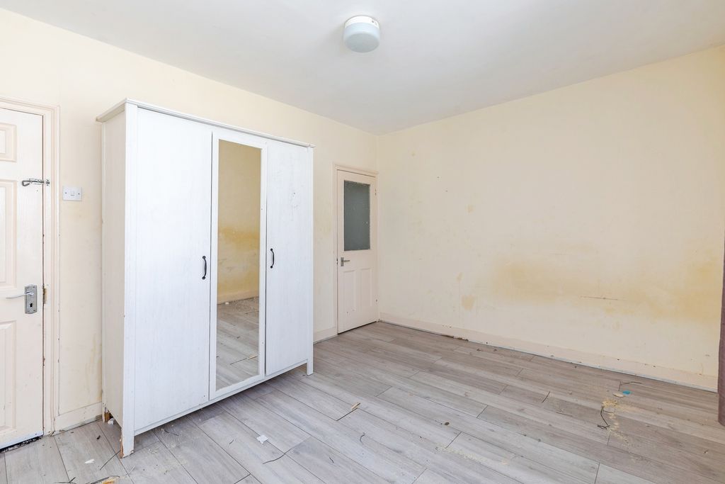 Property photo 2 of 17 Photo
