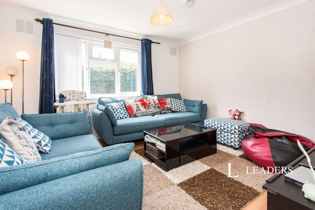 Property photo 2 of 12 08