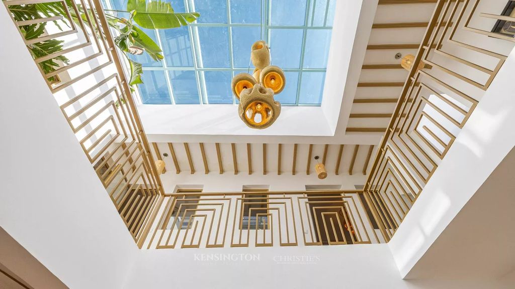 Property photo 2 of 38