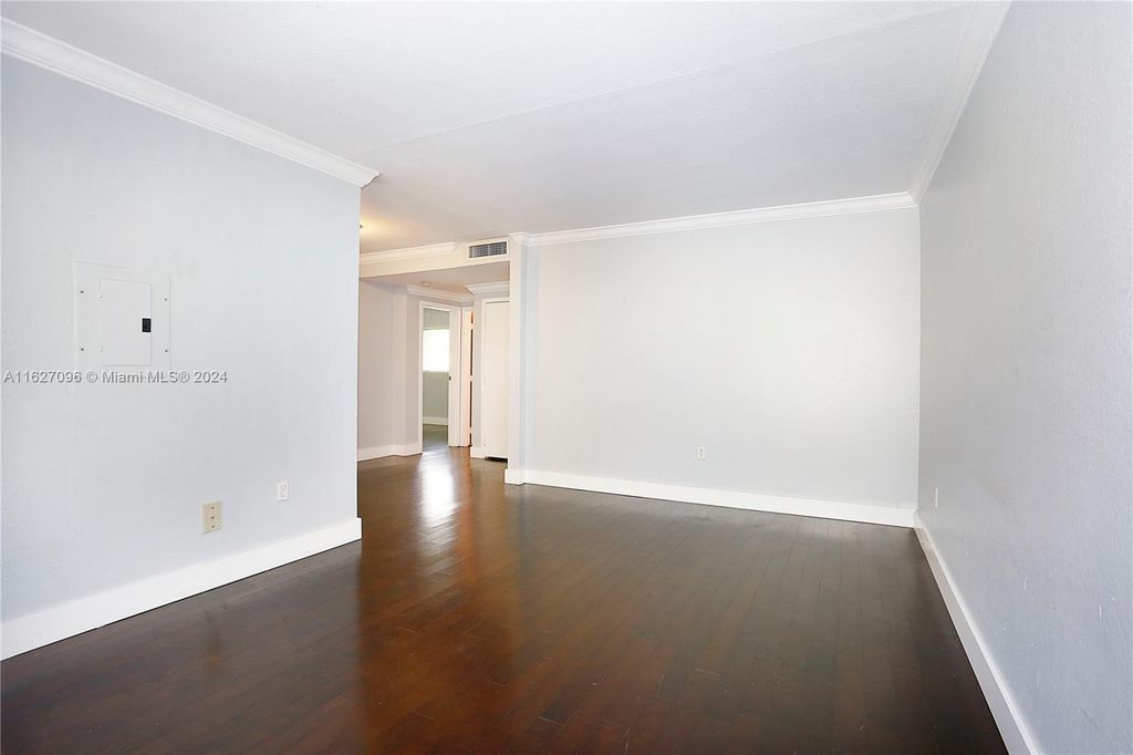 Property photo 3 of 7 <Alttext/>