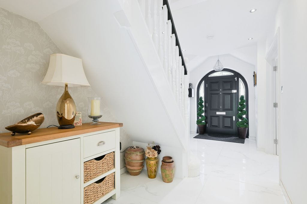 Property photo 2 of 24