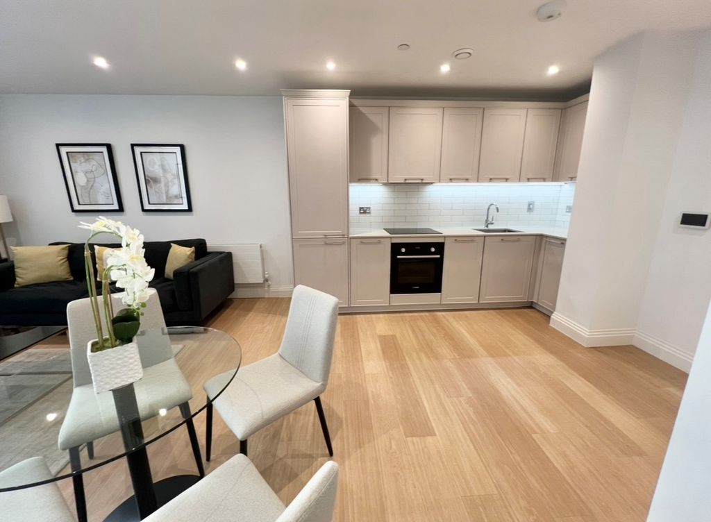 Property photo 1 of 17 Kitchen / Reception / Diner