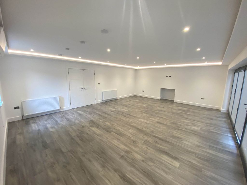 Property photo 3 of 30