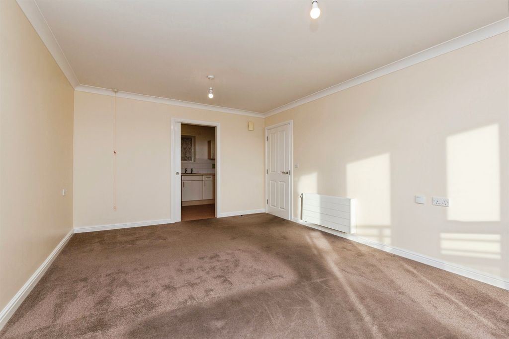 Property photo 3 of 14