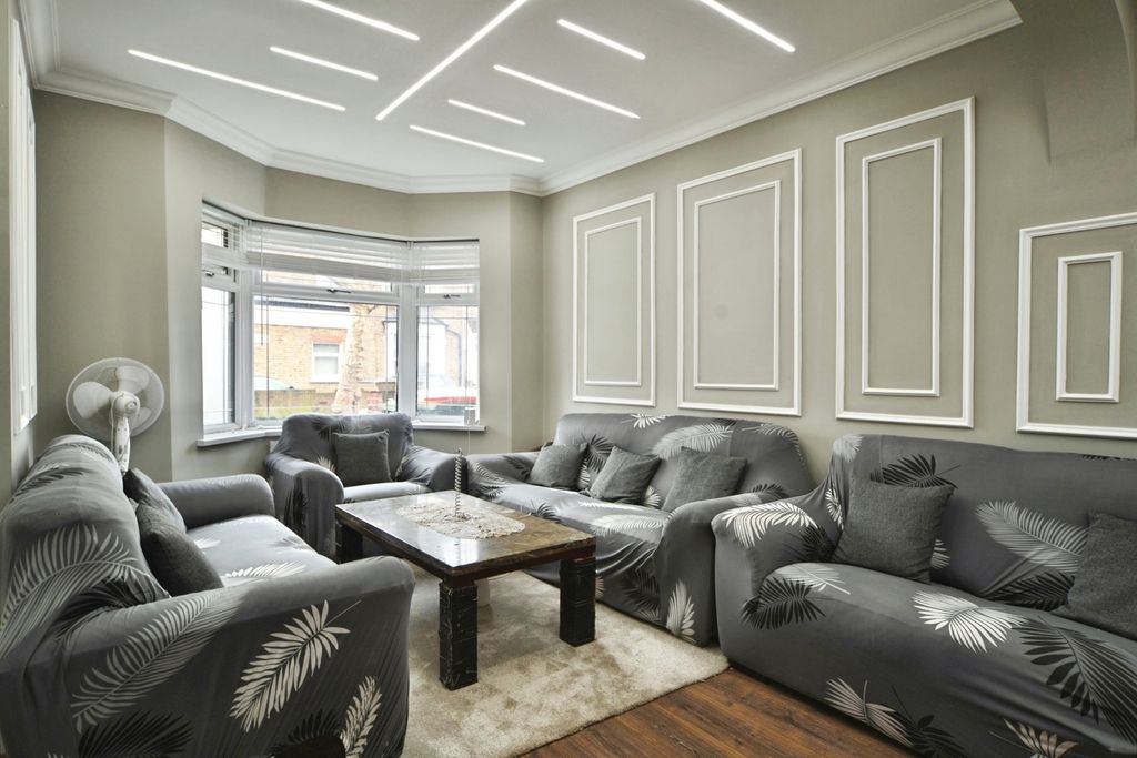 Property photo 3 of 19 Pbox-Img.Jpg