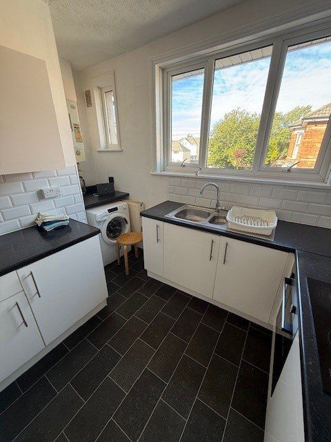 Property photo 2 of 5 Kitchen 2