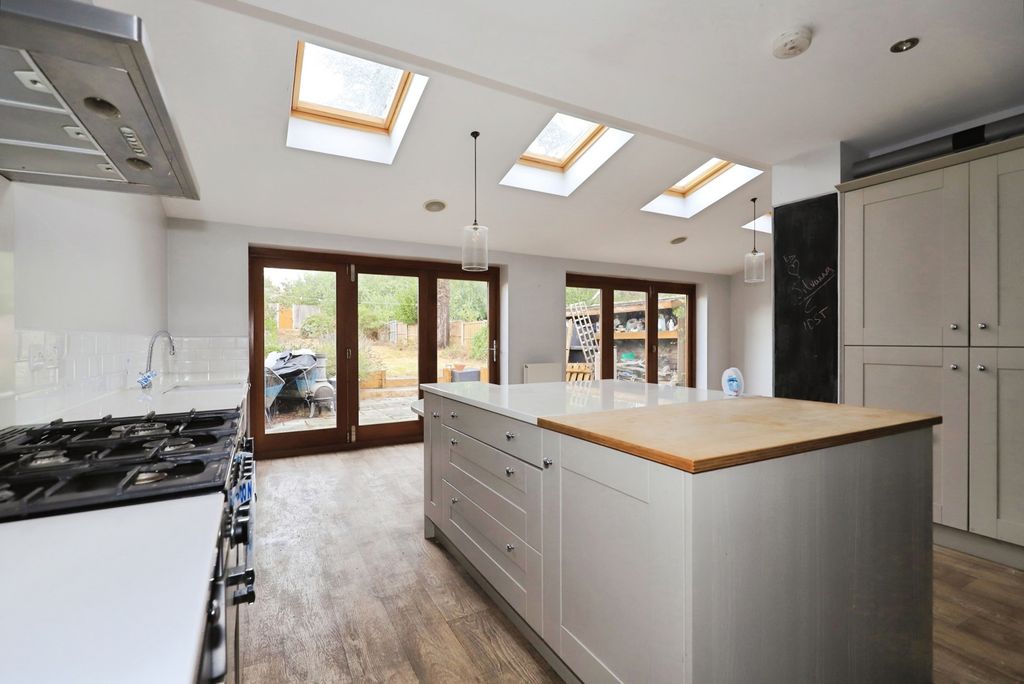 Property photo 3 of 21 Pbox-Img.Jpg