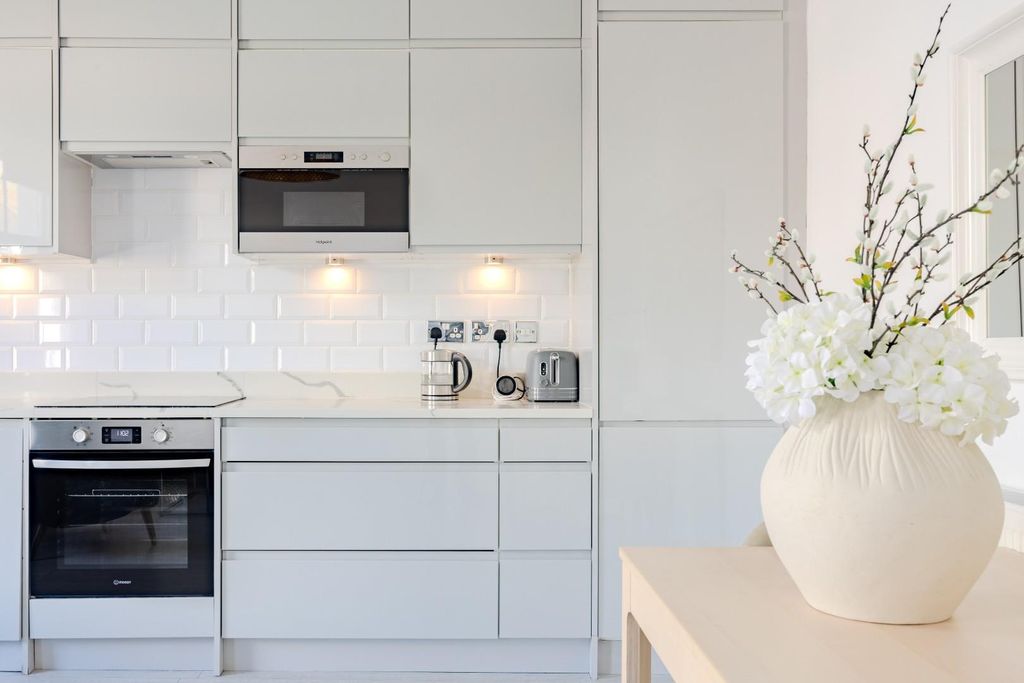 Property photo 2 of 23 Kitchen