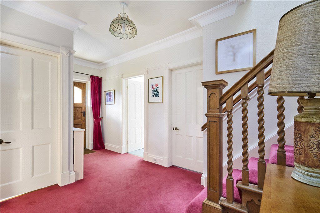 Property photo 3 of 27 Entrance Hall