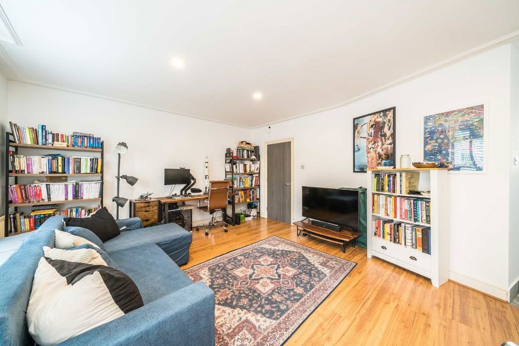 Property photo 2 of 8