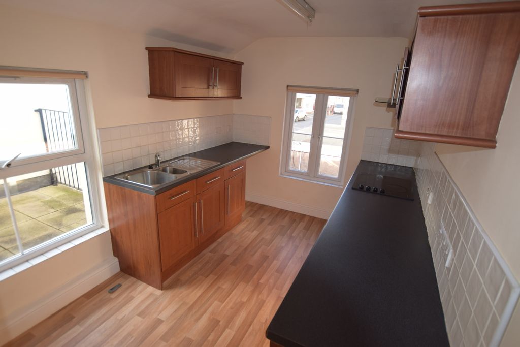 Property photo 3 of 8 Kitchen