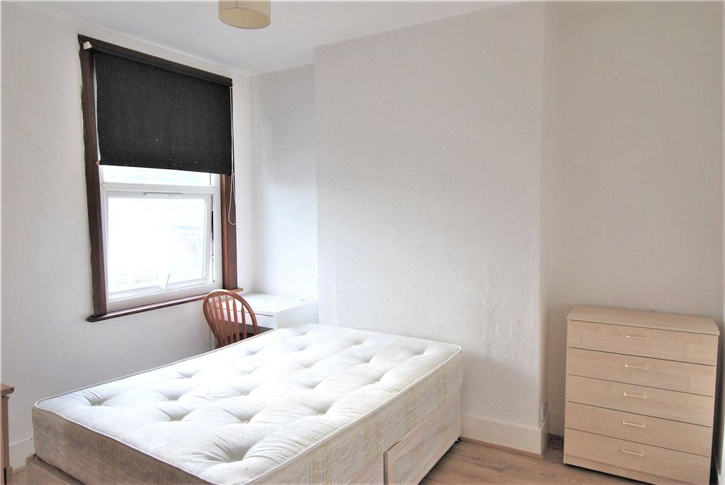 Property photo 3 of 8 Picture No. 14