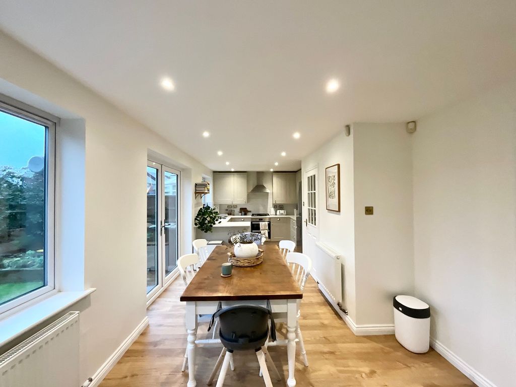 Property photo 2 of 33
