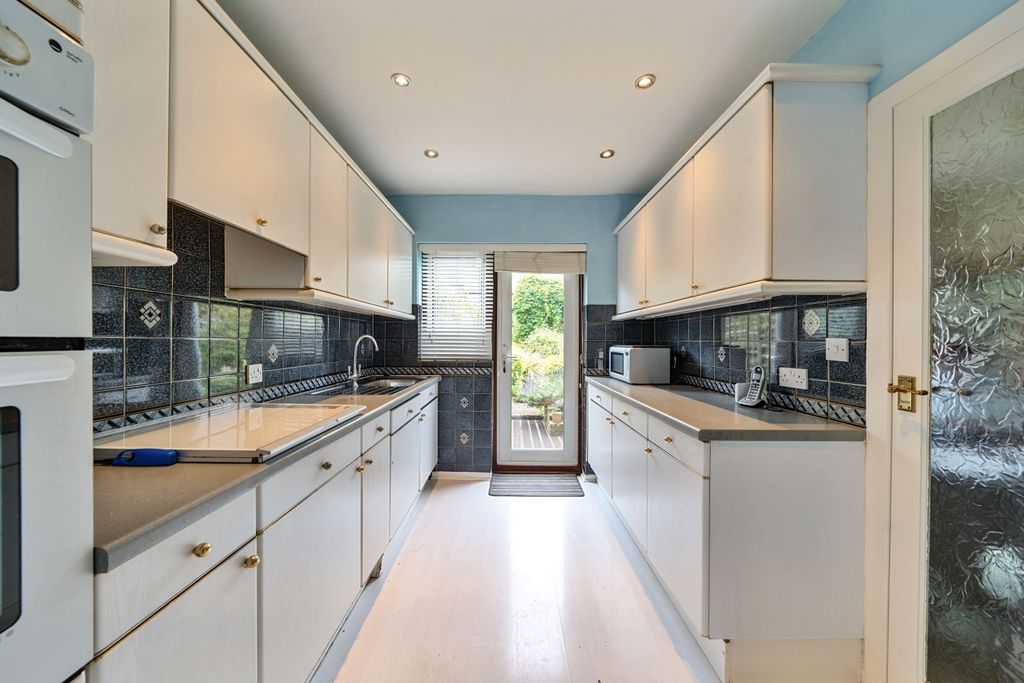 Property photo 3 of 11 1162500 (13)
