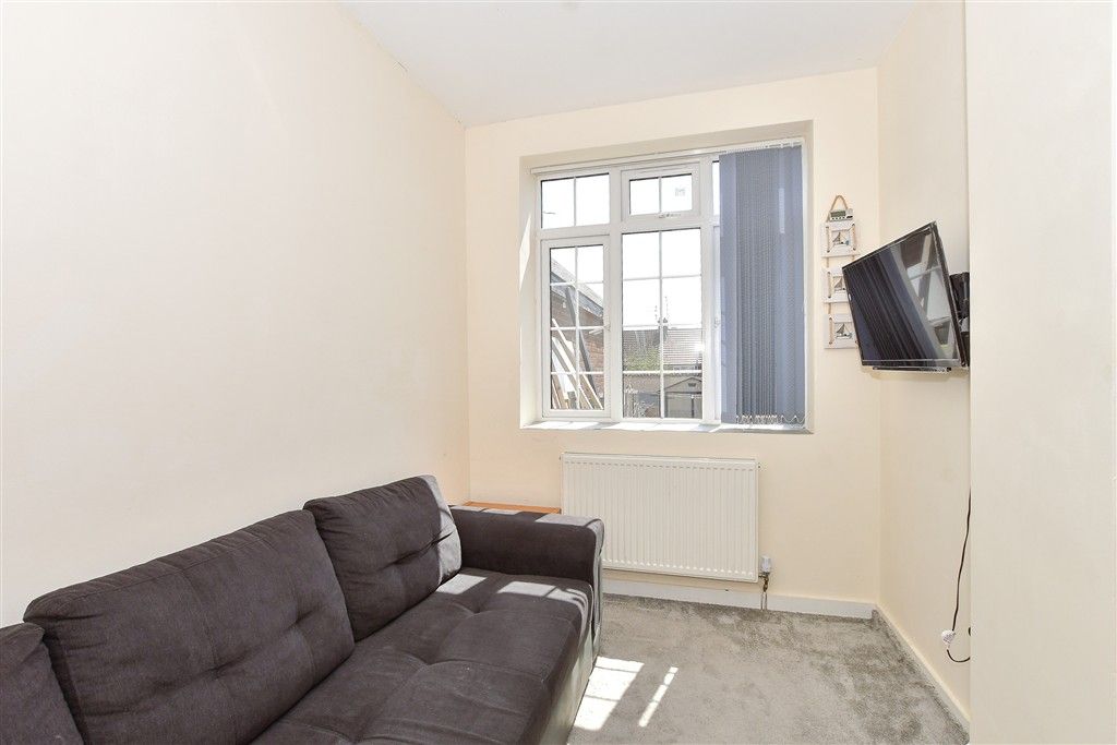 Property photo 3 of 13 Lounge