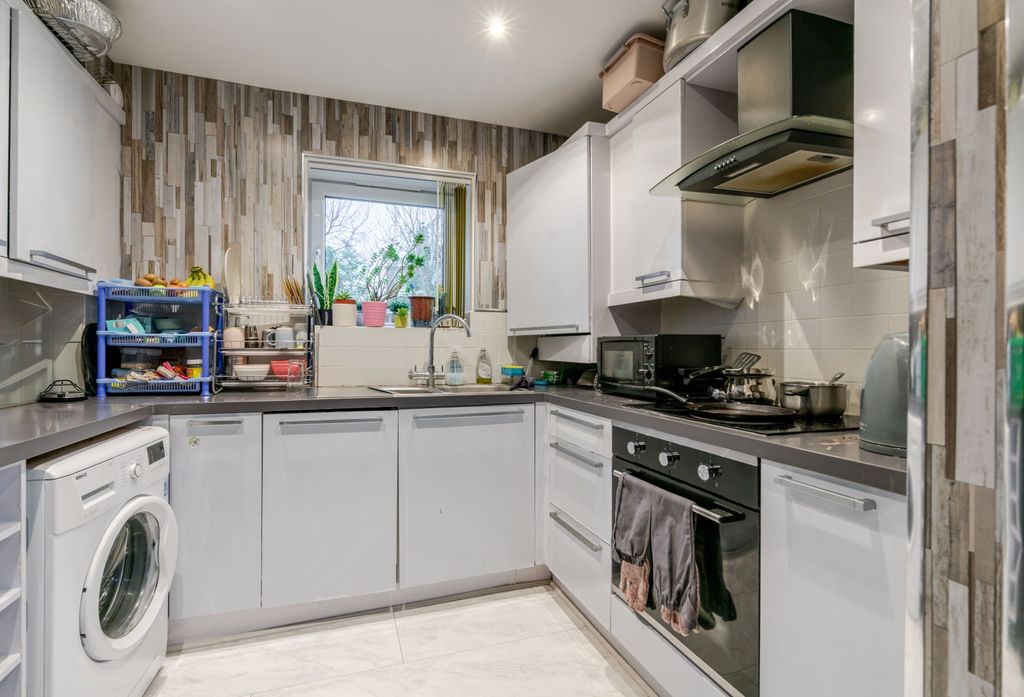 Property photo 3 of 12 Kitchen - Copper Place - Ewemove