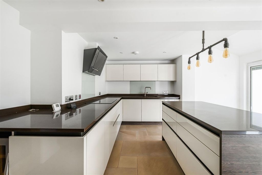 Property photo 3 of 22 6_66364.Jpg