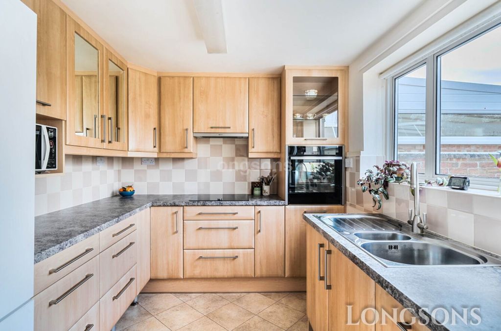 Property photo 2 of 21