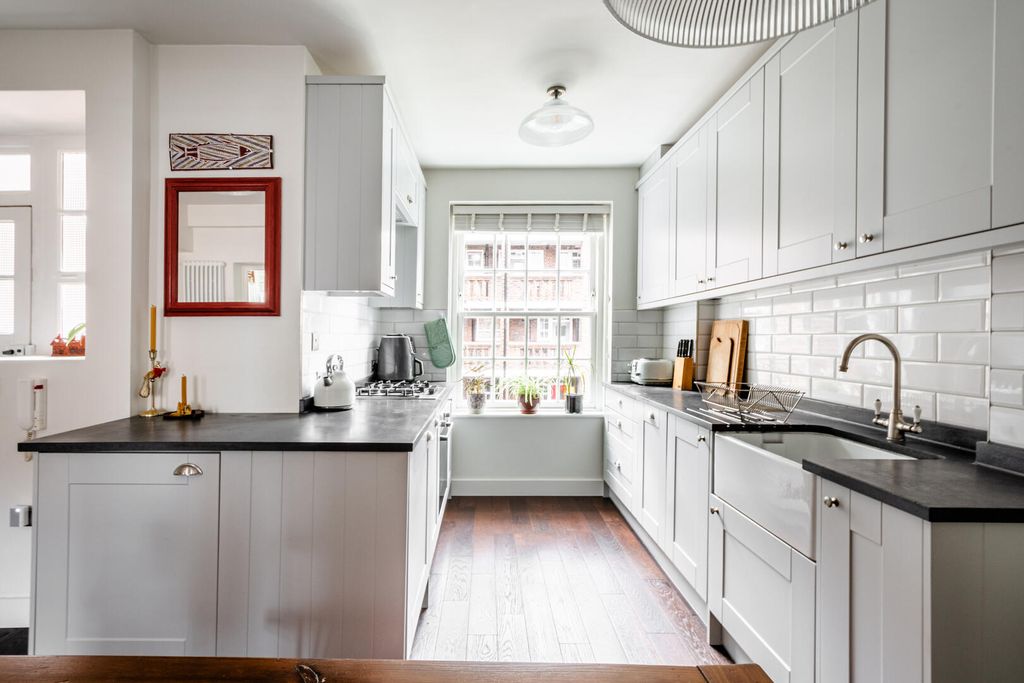 Property photo 3 of 14 Kitchen