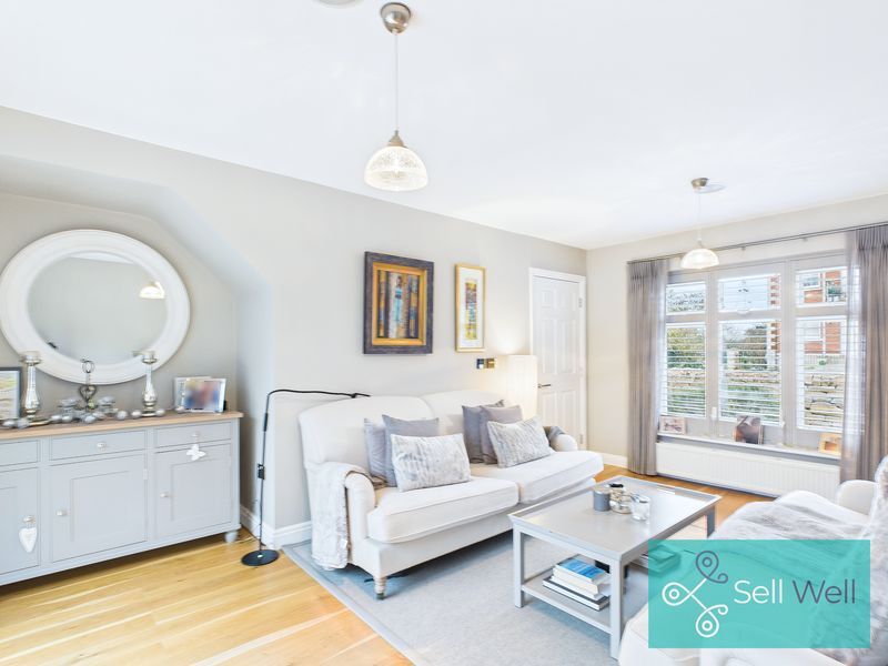 Property photo 2 of 34 Lounge