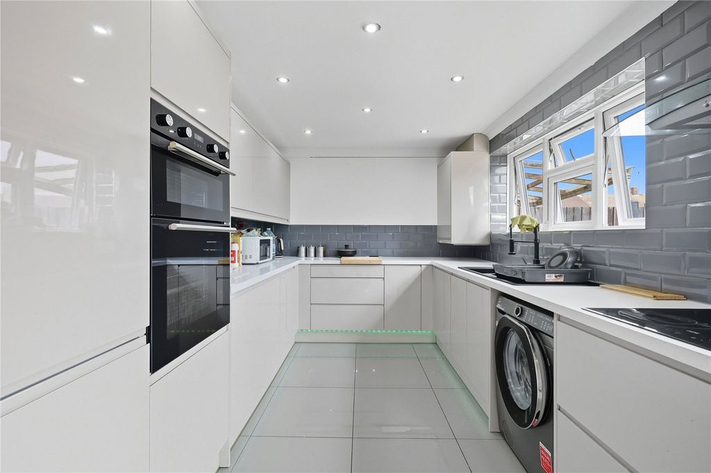 Property photo 3 of 8 Picture No. 02