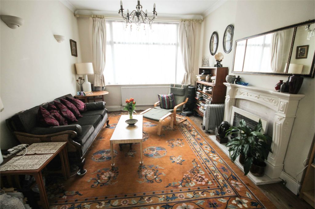 Property photo 1 of 11 Photograph 3