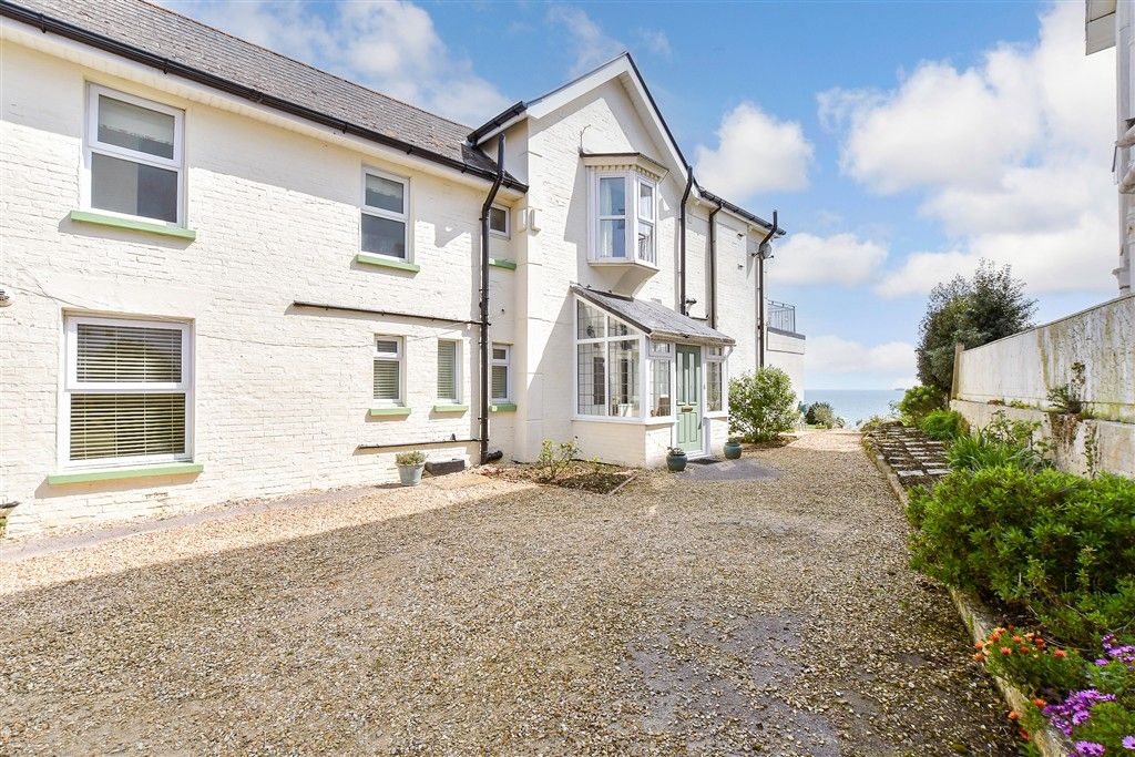 Property photo 1 of 21 Driveway/Parking