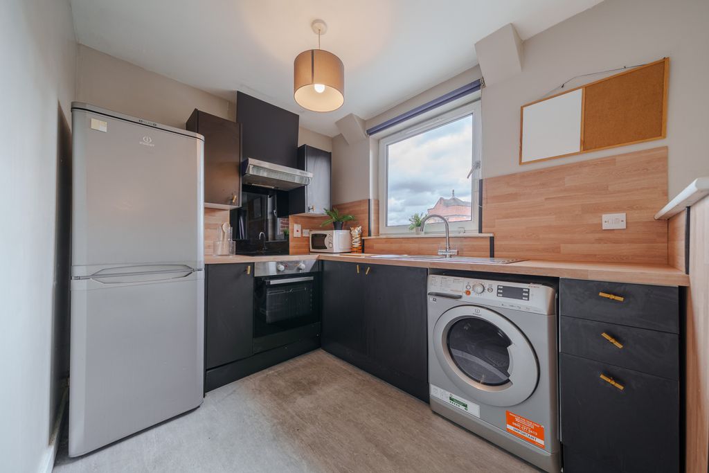 Property photo 3 of 7 Photo 2