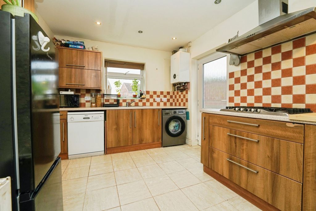 Property photo 2 of 17 Kitchen