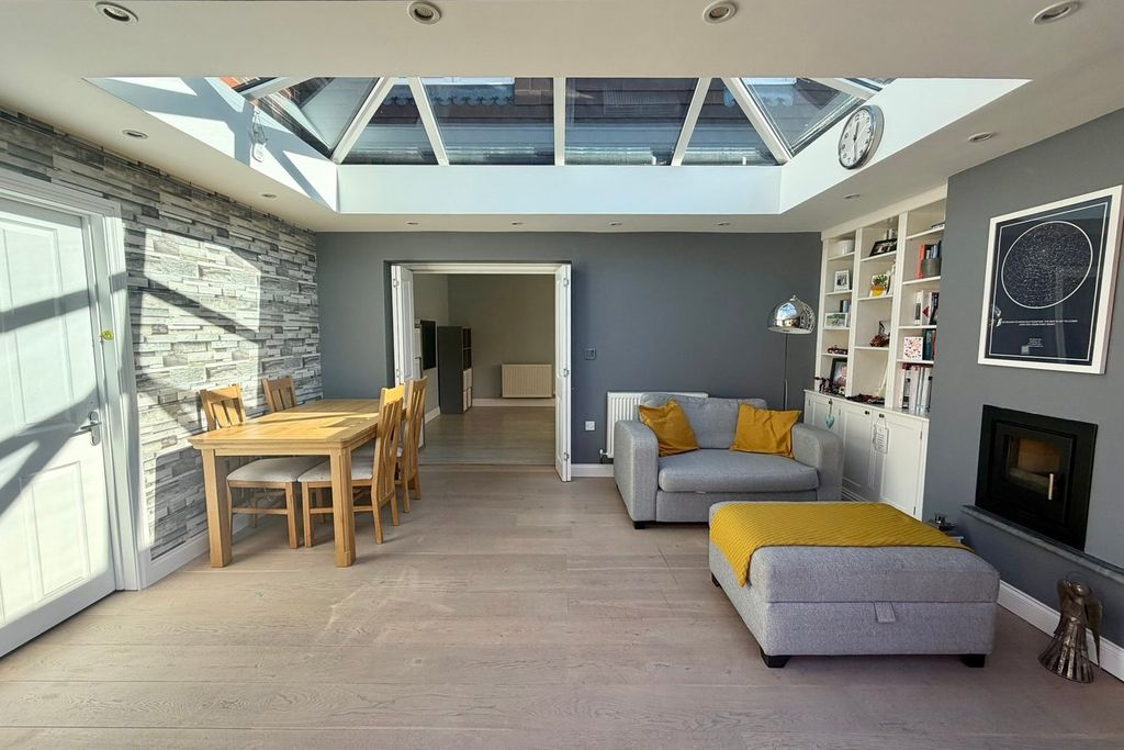 Property photo 3 of 25