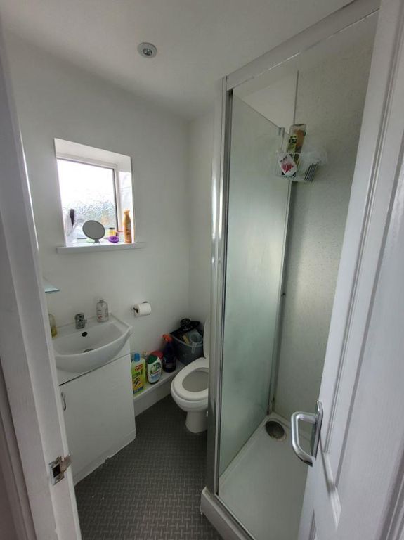 Property photo 2 of 9 En Suite